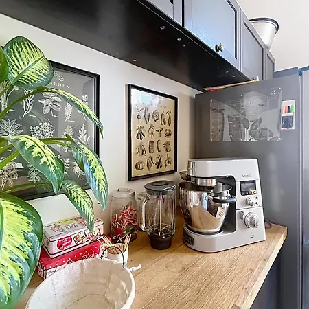 펜션 La Cocasserie - 5-bedroom With Hot Tub - Blayais *